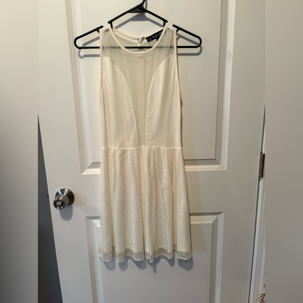 Elegant White Sleeveless Dress